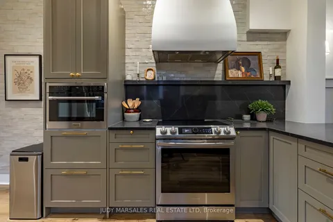 185 Emerald St, Hamilton, ON L8L 5K9