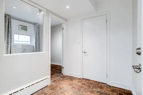 15 Empress Avenue, Hamilton, ON L9A 1M1