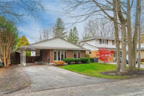 11 Mutual St, Guelph, ON N1G 2A4