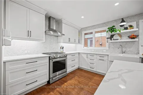 11 Mutual St, Guelph, ON N1G 2A4