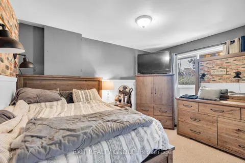 23-25 Duncan St, Quinte West, ON K0K 2C0