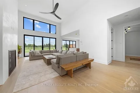 15 TRAILWAY Circ, Stittsville - Munster - Richmond, ON K2S 1B9