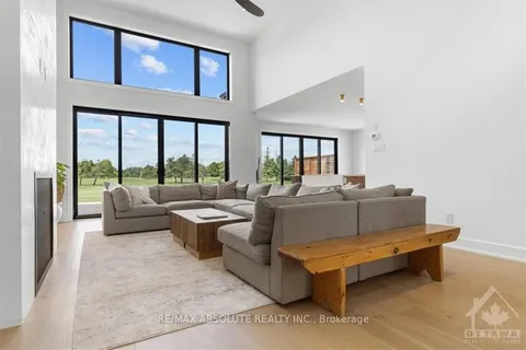 15 TRAILWAY Circ, Stittsville - Munster - Richmond, ON K2S 1B9