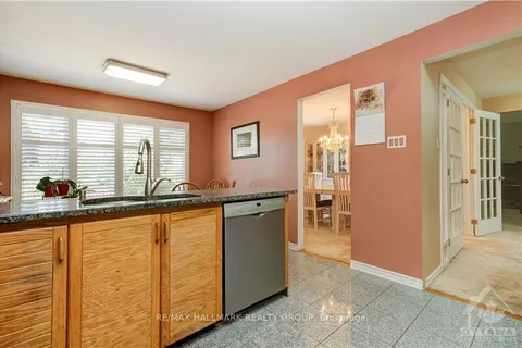 5989 MEADOWGLEN Dr, Orleans - Convent Glen and Area, ON K1C 5W5