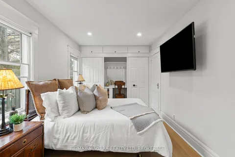 13 Linden St, St. Catharines, ON L2R 1H4