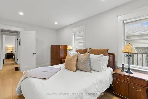 13 Linden St, St. Catharines, ON L2R 1H4