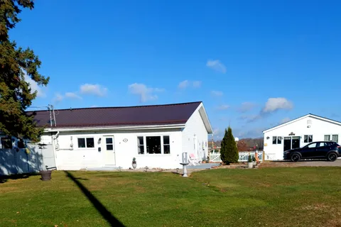 248 Cemetery Road, Gananoque, ON K7G 1V8