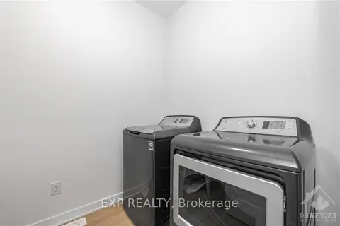 42 RIDDELL St, Carleton Place, ON K7C 3P2