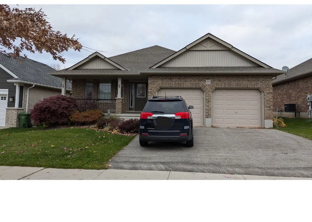 19 Lawrence Ave, St. Thomas, ON N5R 4Y7