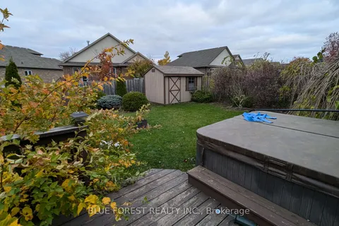 19 Lawrence Ave, St. Thomas, ON N5R 4Y7