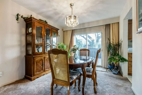 39 San Francisco Ave, Hamilton, ON L9C 5N8