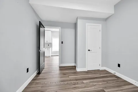16 Webling Street, Brantford, ON N3S 2S7