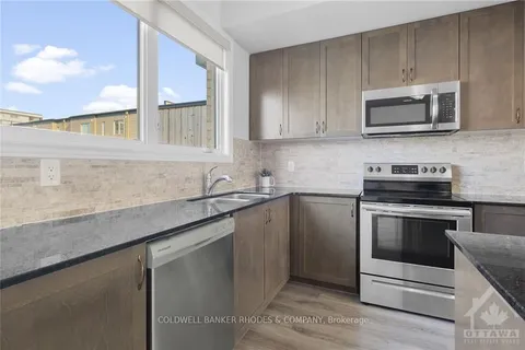 797 MIKINAK Rd, Manor Park - Cardinal Glen and Area, ON K1K 4Z9