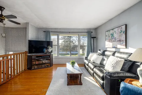 572 Whites Rd, Quinte West, ON K8V 5P8