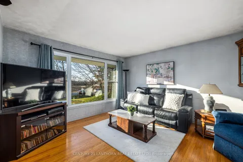 572 Whites Rd, Quinte West, ON K8V 5P8