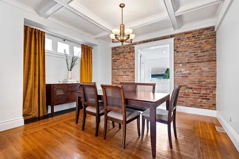 124 Eastbourne Ave, Hamilton, ON L8M 2M8