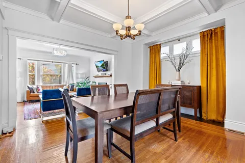 124 Eastbourne Ave, Hamilton, ON L8M 2M8