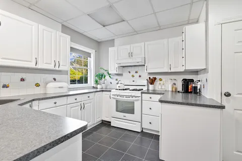 124 Eastbourne Ave, Hamilton, ON L8M 2M8