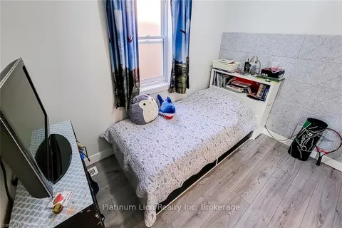 88 Hope Ave, Hamilton, ON L8H 2E4