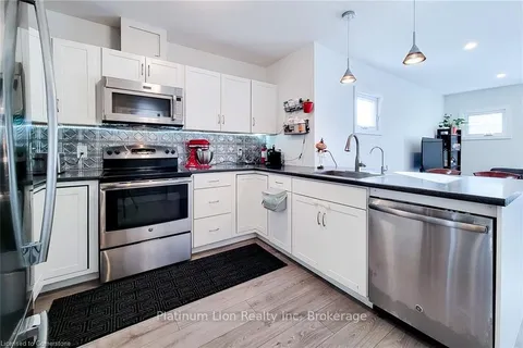 88 Hope Ave, Hamilton, ON L8H 2E4