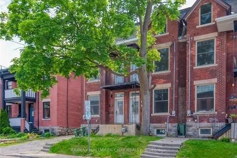 14 Spruce St, Ottawa Centre, ON K1R 6N7