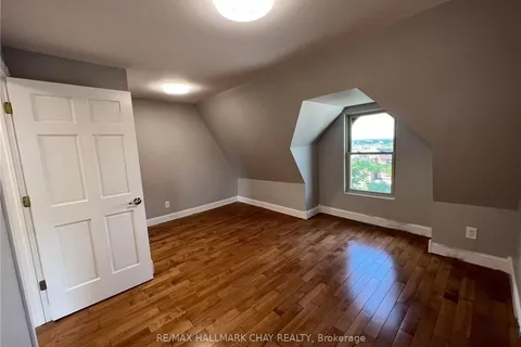 14 Spruce St, Ottawa Centre, ON K1R 6N7