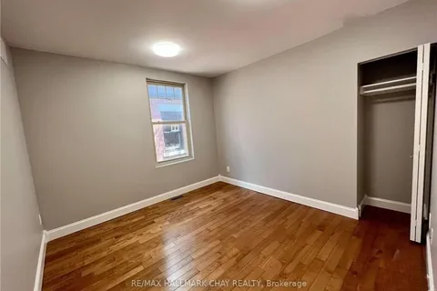 14 Spruce St, Ottawa Centre, ON K1R 6N7