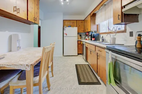 59 Tecumseh Cres, Kitchener, ON N2B 2T5