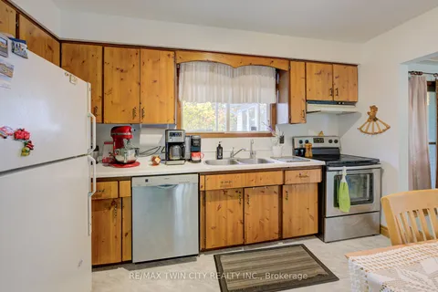 59 Tecumseh Cres, Kitchener, ON N2B 2T5