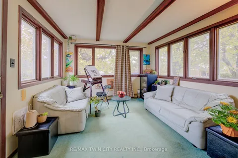 59 Tecumseh Cres, Kitchener, ON N2B 2T5