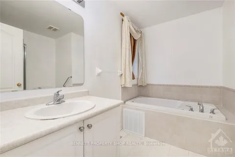 37 CRESTHAVEN Dr, Barrhaven, ON K2G 6T8