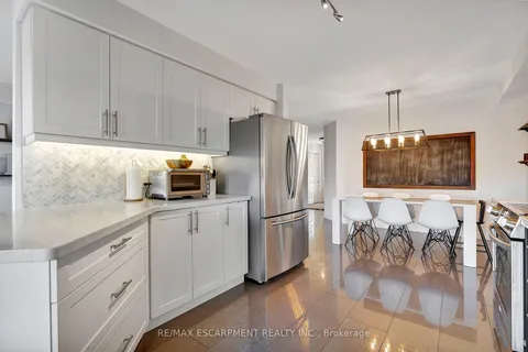 37 Celestial Cres, Hamilton, ON L0R 1P0