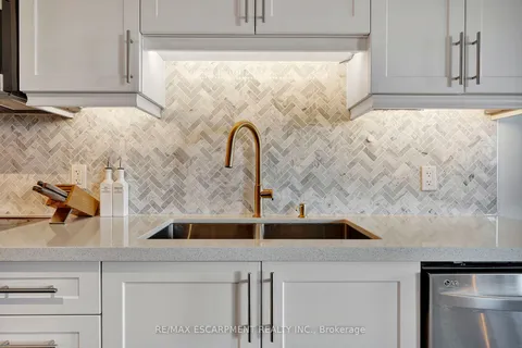 37 Celestial Cres, Hamilton, ON L0R 1P0