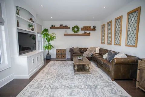22 Wilmot Rd, Brantford, ON N3T 0K8