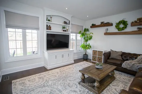 22 Wilmot Rd, Brantford, ON N3T 0K8