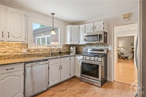 10 RIVERBROOK Rd, South of Baseline to Knoxdale, ON K2H 7W6