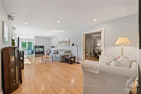 10 RIVERBROOK Rd, South of Baseline to Knoxdale, ON K2H 7W6