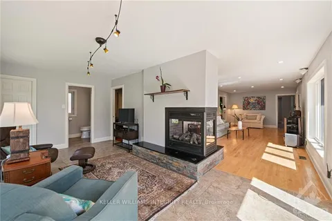 10 RIVERBROOK Rd, South of Baseline to Knoxdale, ON K2H 7W6