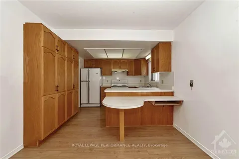 1353 PAARDEBURGH Ave, Hunt Club - South Keys and Area, ON K1V 6V6