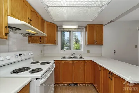 1353 PAARDEBURGH Ave, Hunt Club - South Keys and Area, ON K1V 6V6