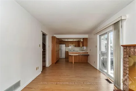 1353 PAARDEBURGH Ave, Hunt Club - South Keys and Area, ON K1V 6V6