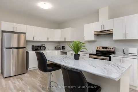 34 BOUNTY Ave, Thorold, ON L2V 0H3