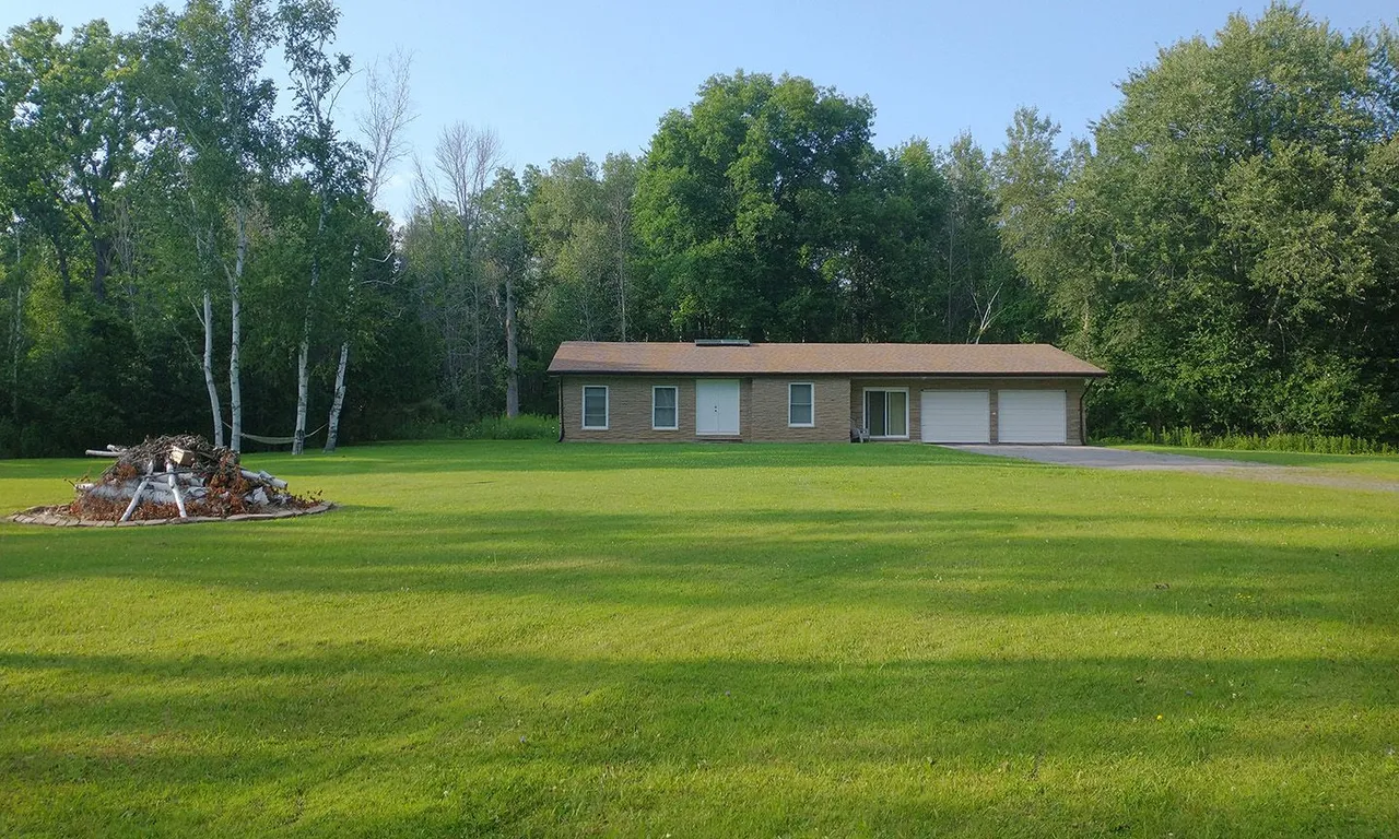 278 Whites Rd, Quinte West, ON K8V 5P5
