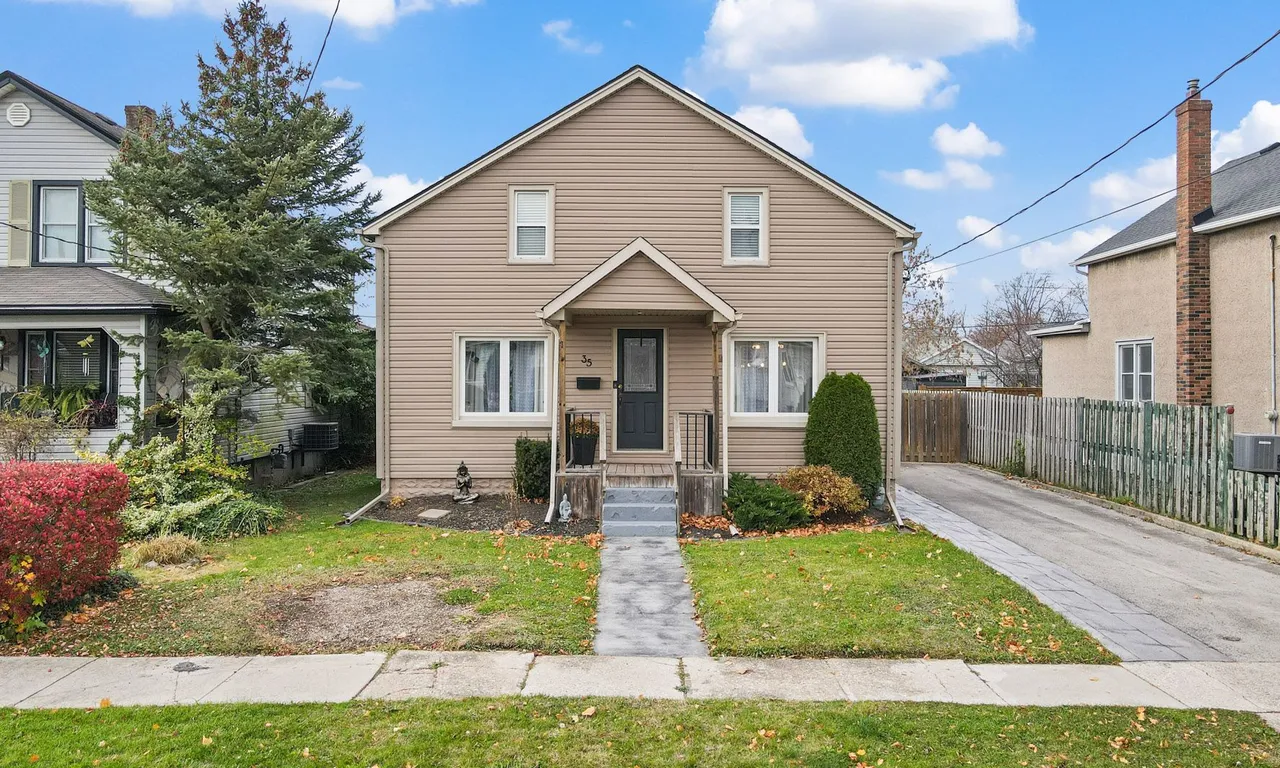 35 Lyons Ave, Welland, ON L3B 1L8