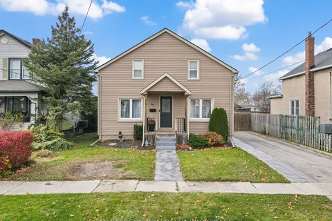 35 Lyons Ave, Welland, ON L3B 1L8
