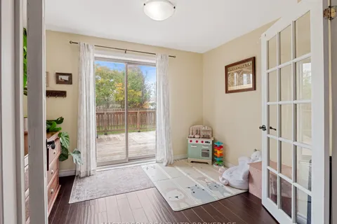 35 Lyons Ave, Welland, ON L3B 1L8