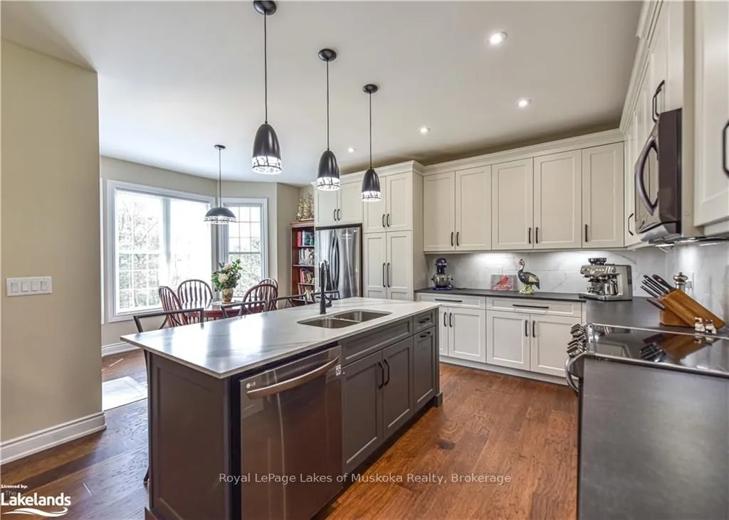 961 MUSKOKA BEACH Road, Gravenhurst, ON P1P 1A3