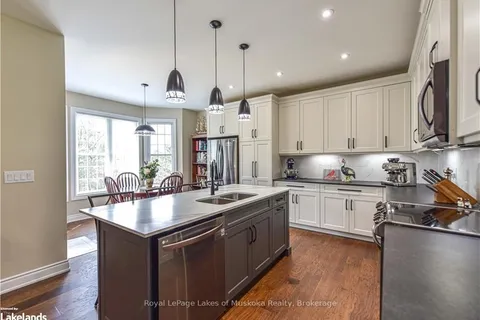 961 MUSKOKA BEACH Road, Gravenhurst, ON P1P 1A3