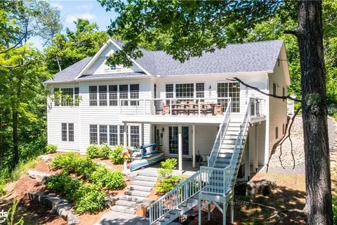 1090 BOBSHIRE Rd, Lake of Bays, ON P0A 1H0