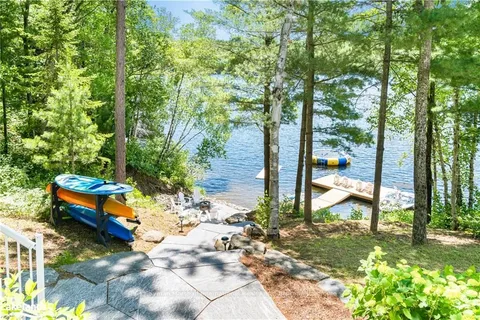 1090 BOBSHIRE Rd, Lake of Bays, ON P0A 1H0